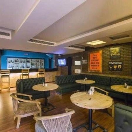 Hotel Golden Manor Джайпур Екстериор снимка