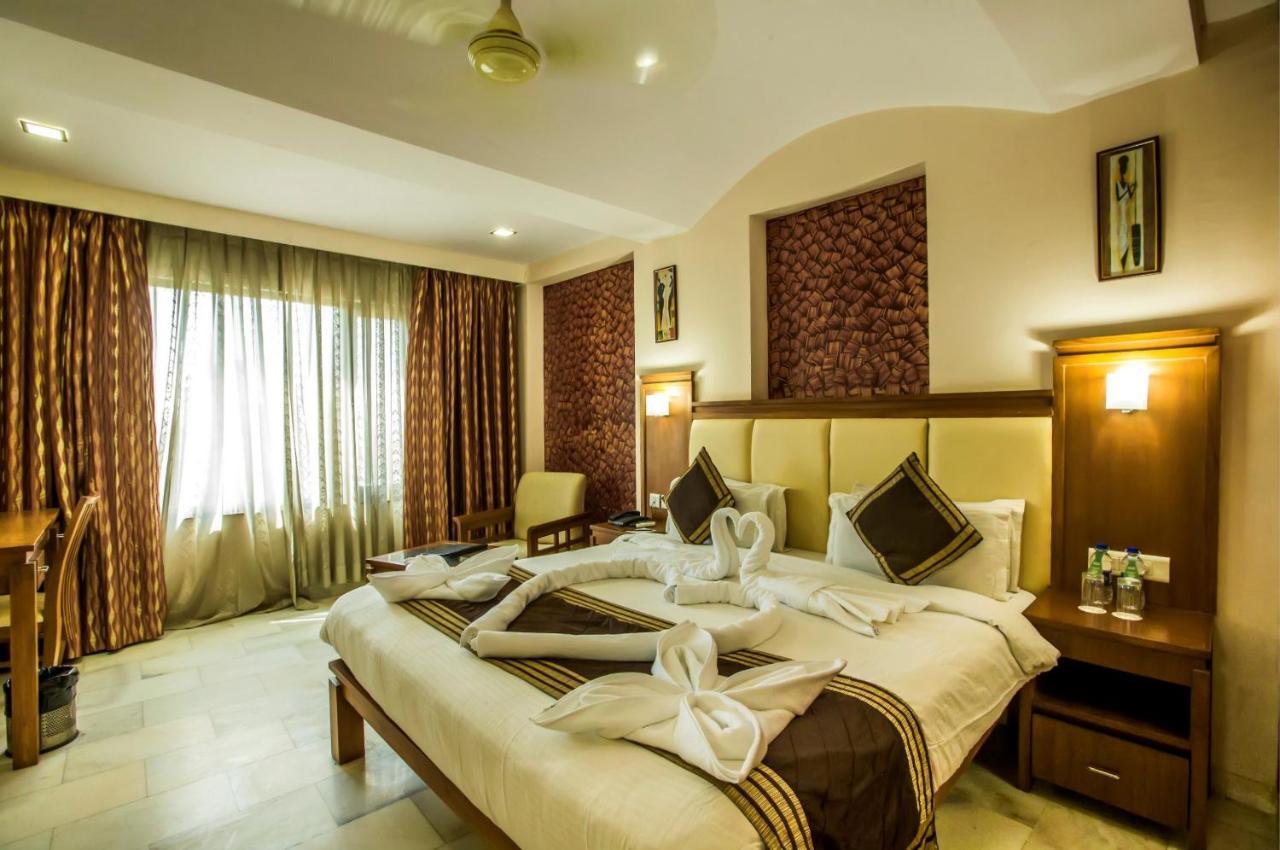 Hotel Golden Manor Джайпур Екстериор снимка