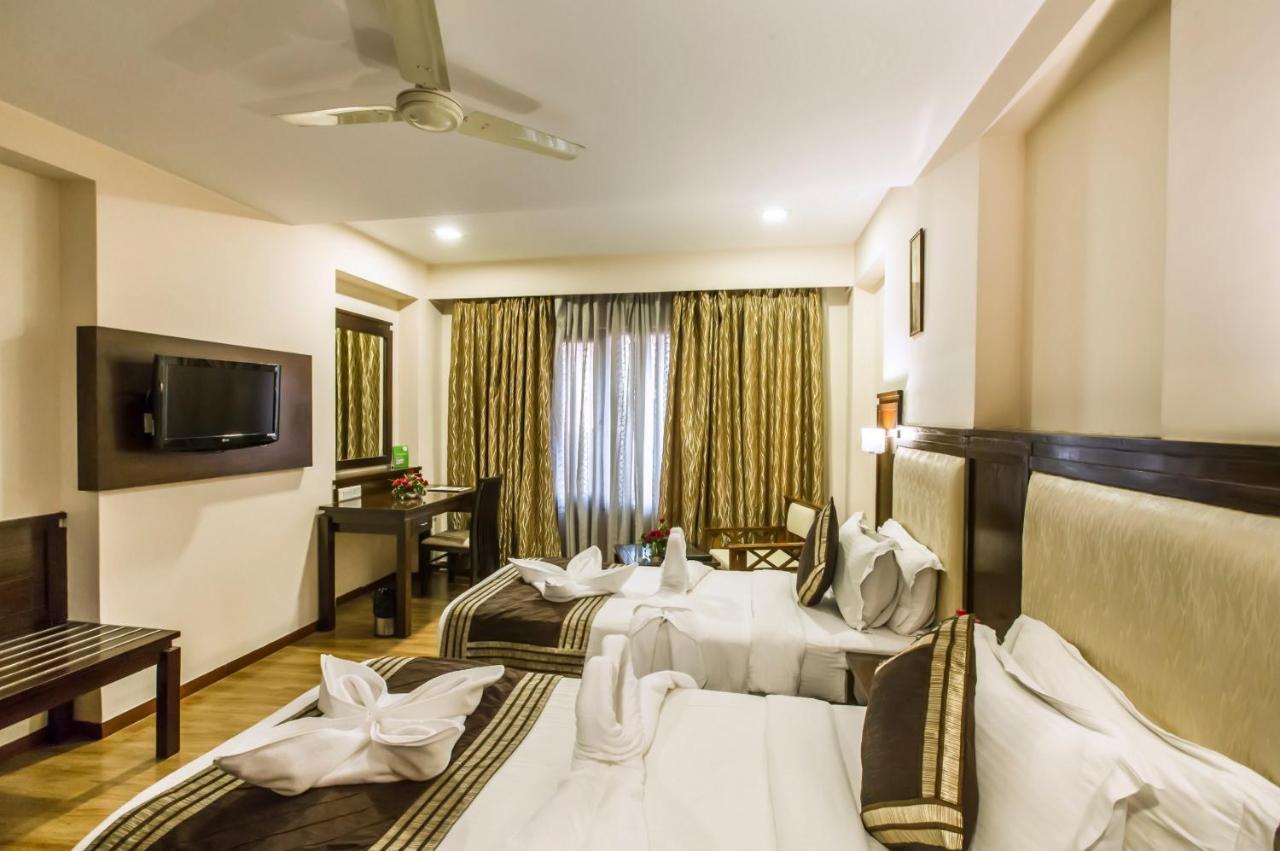 Hotel Golden Manor Джайпур Екстериор снимка
