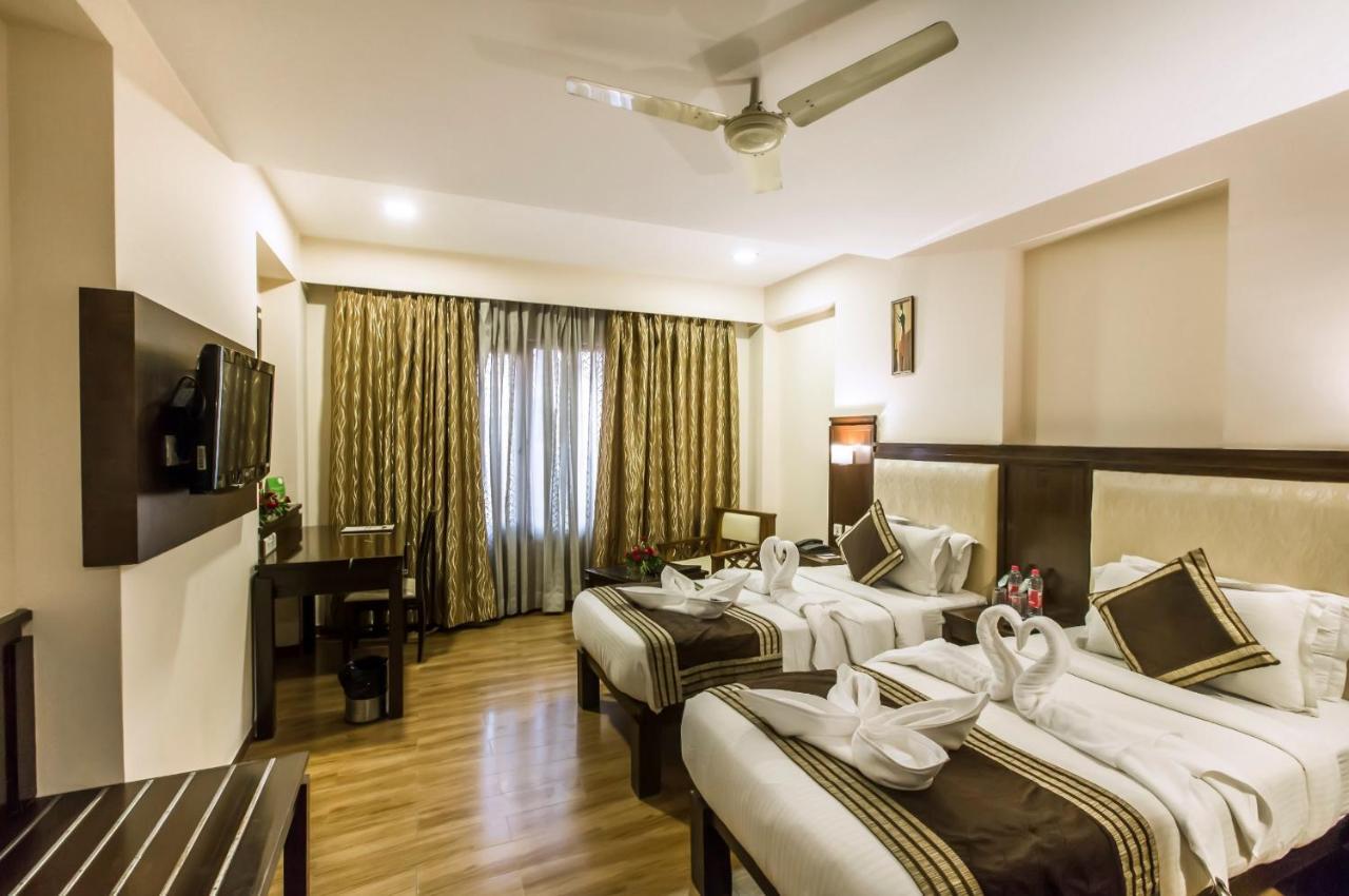 Hotel Golden Manor Джайпур Екстериор снимка