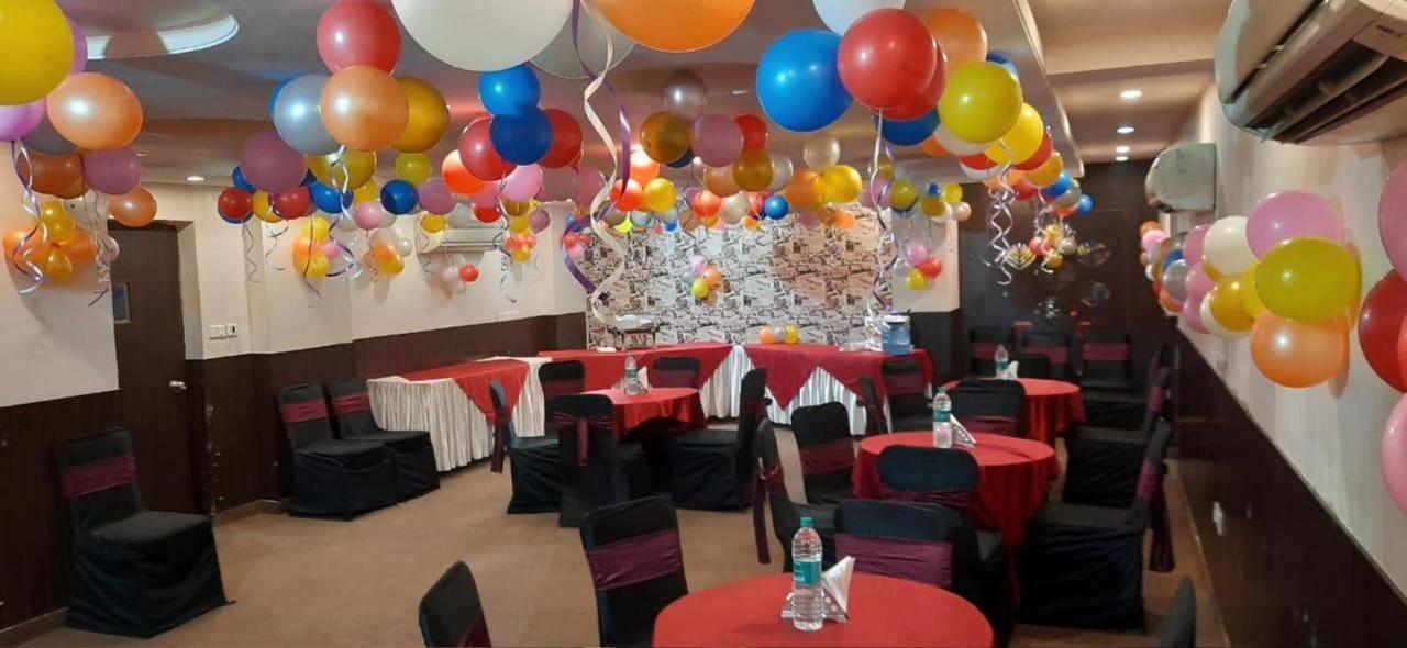Hotel Golden Manor Джайпур Екстериор снимка