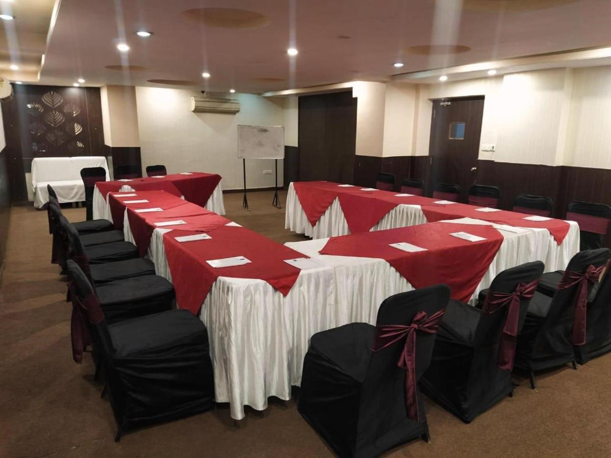 Hotel Golden Manor Джайпур Екстериор снимка
